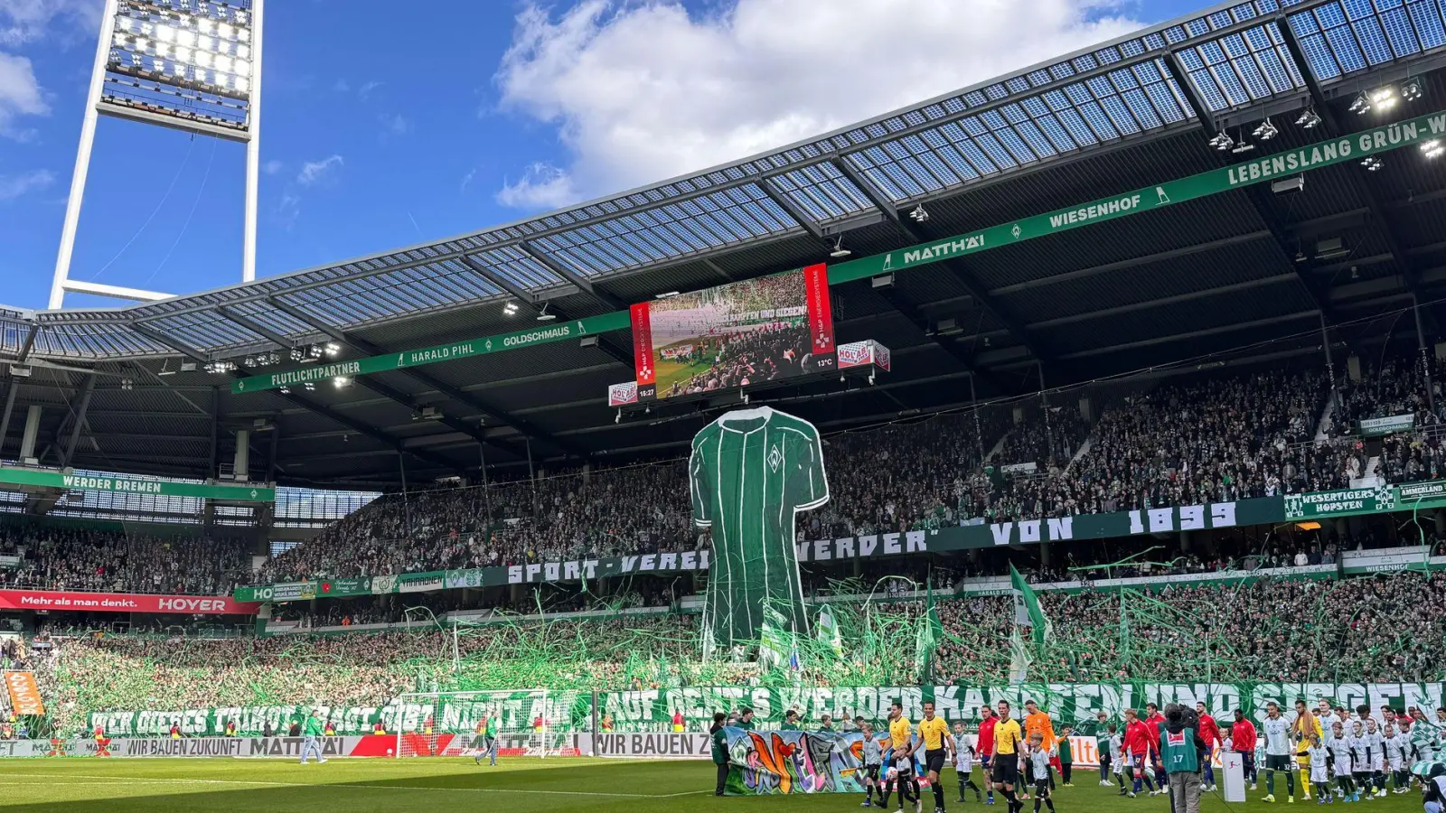 Im Weserstadion sind an einer Tribüne Bestonstützen zerbrochen. (Archivbild) (Foto: Carmen Jaspersen/dpa)
