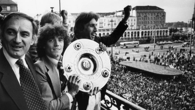 Kevin Keegan nach dem Gewinn der Meisterschaft mit dem HSV (Foto: picture alliance / dpa)
