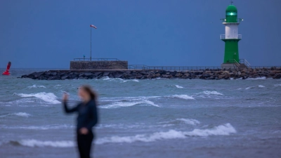 Betroffen vom jüngsten Fischsterben war die Küste von Markgrafenheide, Hohe Düne, Warnemünde bis Heiligendamm. (Archivbild) (Foto: Jens Büttner/dpa)