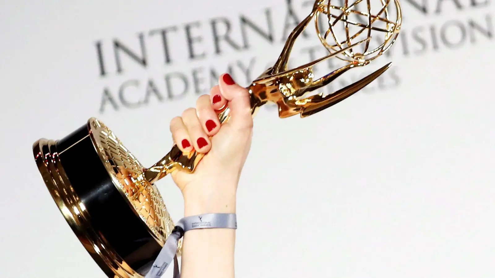 Bei den 53. International Emmys gewann auch eine MDR-Jugendserie. (Archivbild) (Foto: Andrew Gombert/EPA/dpa)