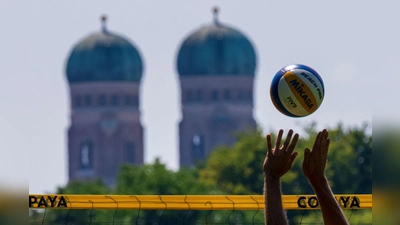 Sommer in der Stadt kann schön sein - aber auch ganz schön anstrengend. (Symbolbild) (Foto: Peter Kneffel/dpa)
