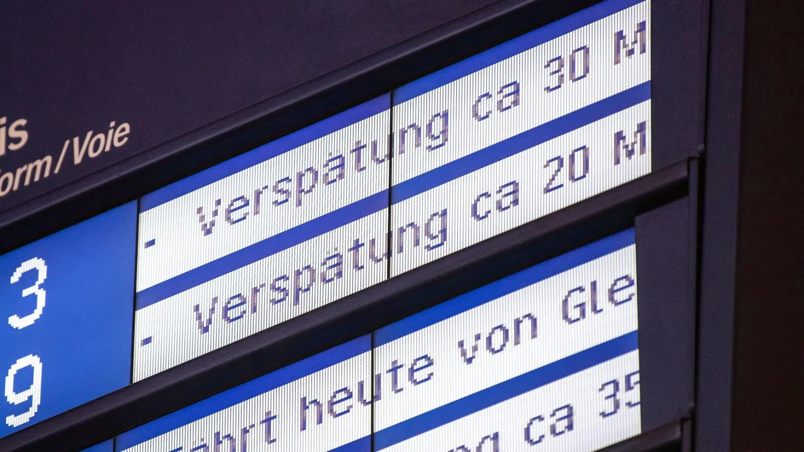 Der Oberleitungsschaden führt zu Teilausfällen und Verspätungen (Symbolbild).  (Foto: Fabian Sommer/dpa)