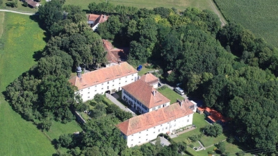 Beim Wandelkonzert am Sonntag, 23. August, wird das Schloss Seehaus selbst zur Kulisse: Das Publikum wandelt von Station zu Station und erlebt dabei Werke englischer Komponisten des 17. Jahrhunderts. (Foto: Richard Scharnagel)