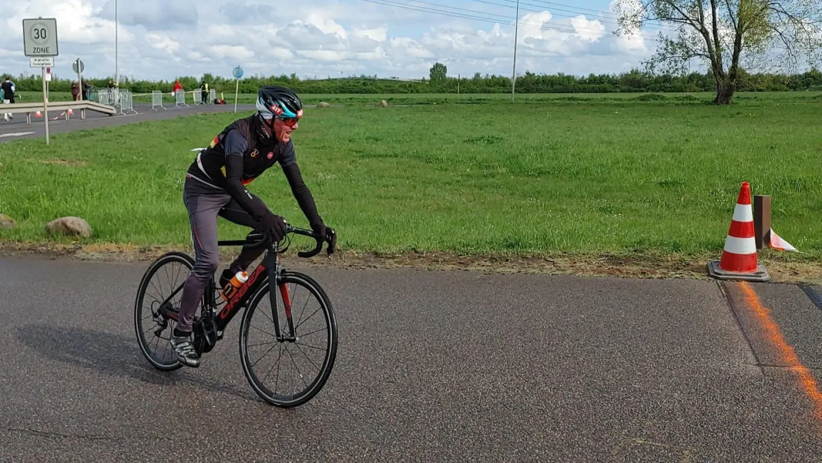 Allein auf weiter Flur: In den Genuss des Windschattenfahrens ist Reinhard Joas bei der Sprint-DM kaum gekommen. (Foto: Ida Widtmann)