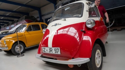 Ehedem günstig in der Anschaffung, und immer noch günstig in der Kfz-Versicherung: die BMW Isetta. Allerdings ist der einst „Knutschkugel“ genannte Oldtimer heute kaum noch zu bekommen. (Illustration)  (Foto: Stefan Sauer/dpa)
