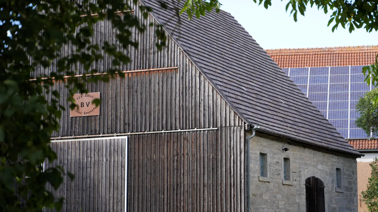 Um die Dorfscheune als Gemeinschaftshaus nutzen zu können, ist einiges an Sanierungsaufwand notwendig.  (Foto: Simone Hedler)
