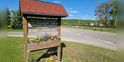 In Oberampfrach wird gefeiert.  (Foto: Friedrich Strohmeier)
