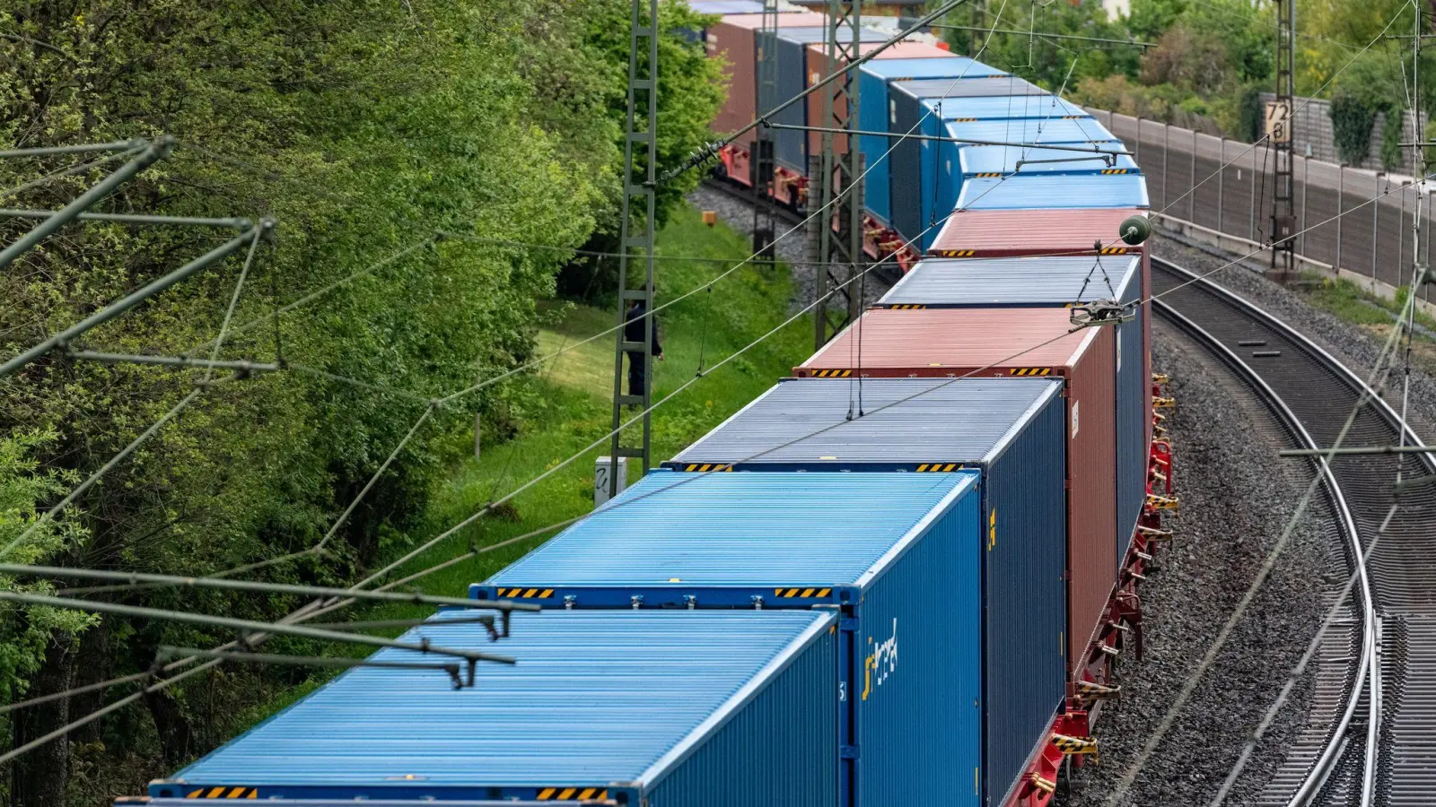 Für den Einzelwagenverkehr gibt es mehr Geld von Bund. (Archivbild) (Foto: Armin Weigel/dpa)