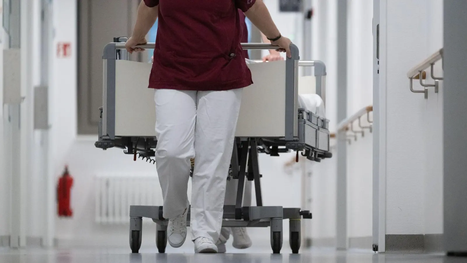 Beschäftigte in kommunalen Kliniken sind für Donnerstag zum Warnstreik aufgerufen. (Archivbild) (Foto: Marijan Murat/dpa)