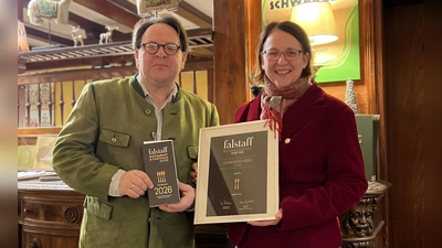 Freuen sich über die Auszeichnung: Eigentümerin Meike Appel-Fuhrmann und Geschäftsführer Christian H. Fuhrmann.  (Foto: Christian Hupperrich)