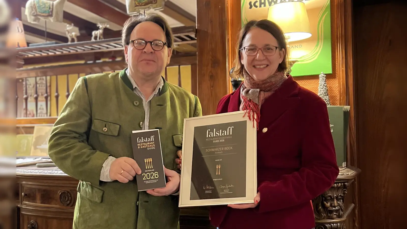 Freuen sich über die Auszeichnung: Eigentümerin Meike Appel-Fuhrmann und Geschäftsführer Christian H. Fuhrmann.  (Foto: Christian Hupperrich)