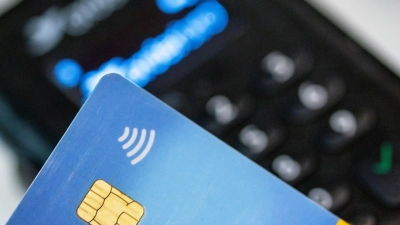 Der Schaden nach Diebstählen von Girocards geht deutlich nach oben. (Symbolbild) (Foto: Fernando Gutierrez-Juarez/dpa)