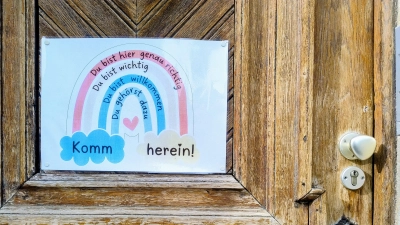 „Komm herein!“ Diese Aufforderung an der Eingangstür zum Hort in Großhaslach gilt nach diesem Schuljahr nicht mehr.  (Foto: Eckard Dürr)