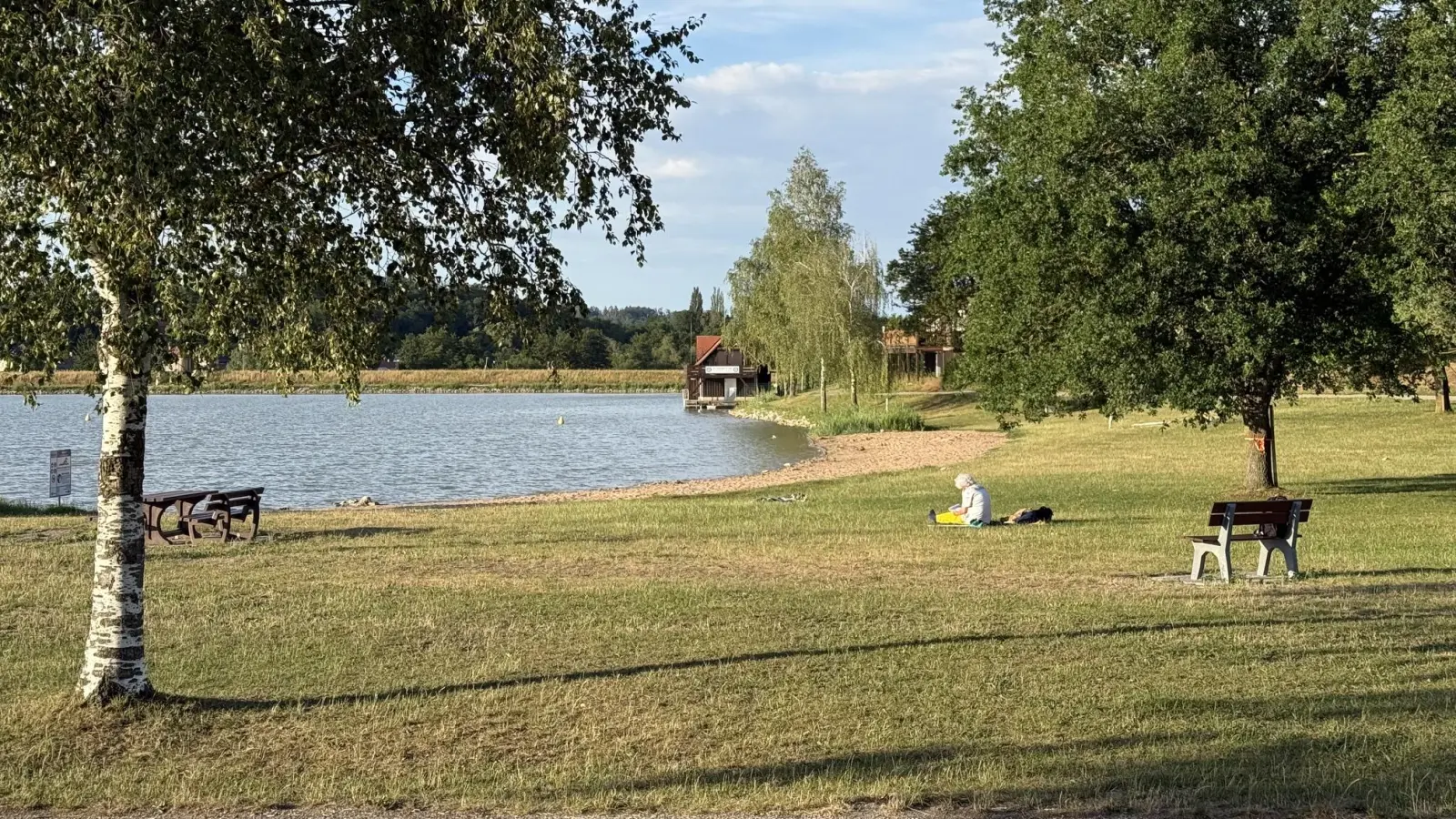 Bei der Haushaltsaufstellung soll in diesem Jahr auf die Bremse getreten werden. Trotz des Sparkurses hält der Markt Obernzenn aber an einzelnen Investitionen fest – unter anderem ins Freizeitgelände Obernzenner See. (Foto: Yvonne Neckermann)