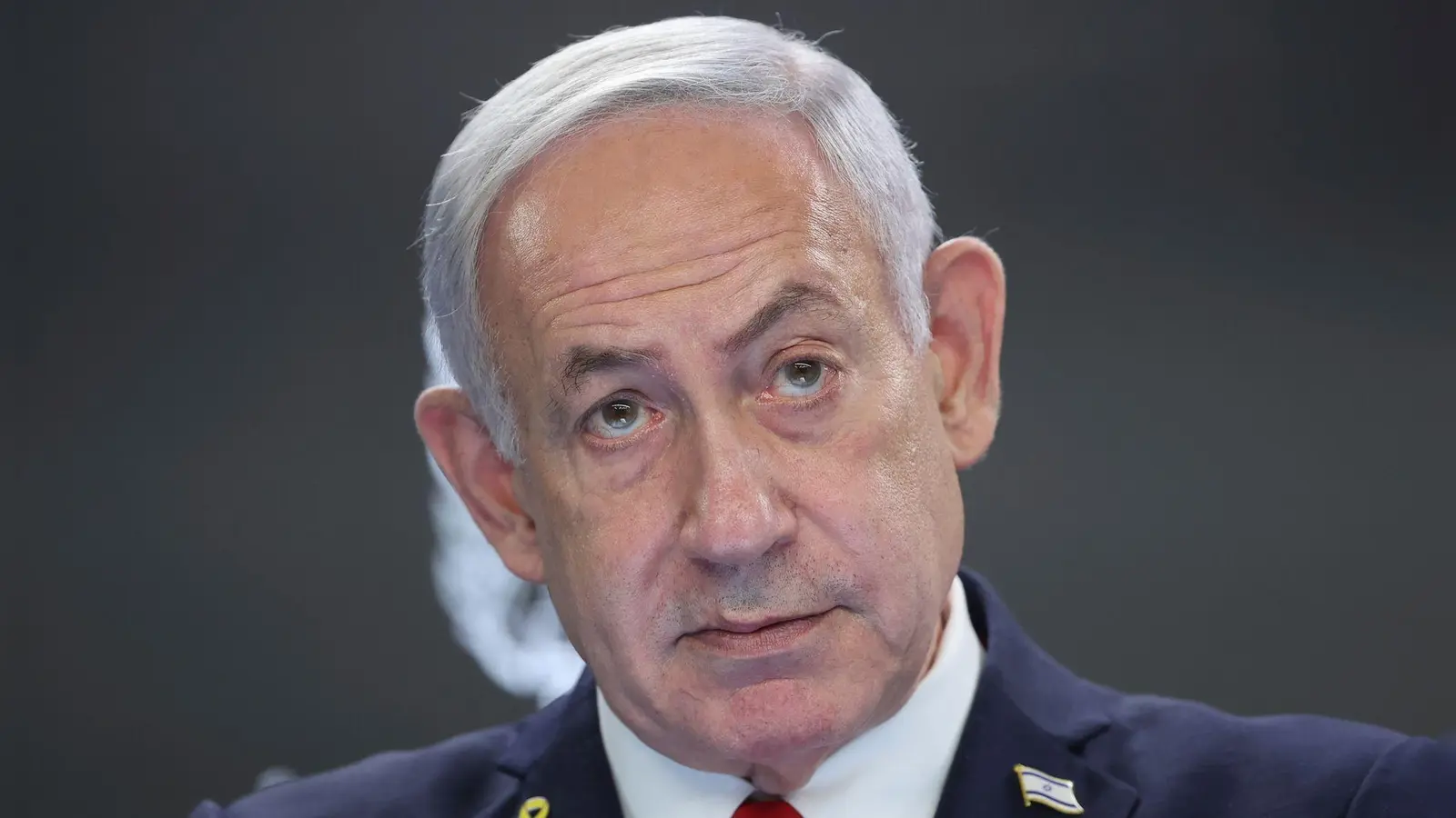 Israels Ministerpräsident Benjamin Netanjahu hat eine israelische Siedlung im Westjordanland besucht, um ein umstrittenes Vorhaben voranzubringen. (Archivbild) (Foto: Abir Sultan/Pool EPA/dpa)