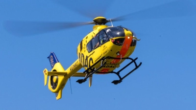 Die 18-jährige Beifahrerin erlitt schwere Verletzungen und wurde mit einem Hubschrauber in eine Klinik geflogen. (Symbolbild) (Foto: Frank Hammerschmidt/dpa)
