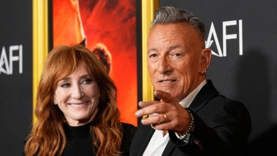 Springsteens Frau Patti ist auch Mitglied der legendären E Street Band, die den Rockmusiker seit Jahrzehnten begleitet. (Archivbild) (Foto: Chris Pizzello/Invision/AP/dpa)