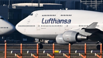 Die Boeing 747 hatte mehr als 350 Passagiere an Bord. (Symbolbild) (Foto: Arne Dedert/dpa)