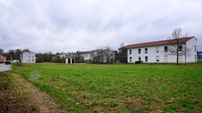 Im zweiten Anlauf erhielt die Bauvoranfrage für ein Mehrfamilienhaus auf dieser freien Fläche in Neuendettelsau grünes Licht. (Foto: Jim Albright)