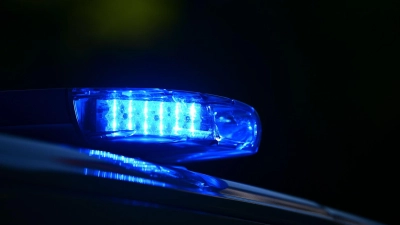 Ein Disco-Besucher wurde von einer Gruppe verprügelt und leicht verletzt (Symbolbild).  (Foto: Markus Lenhardt/dpa)