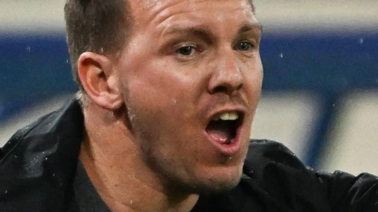 Da geht es lang. Julian Nagelsmann gibt Anweisungen.  (Foto: Federico Gambarini/dpa)