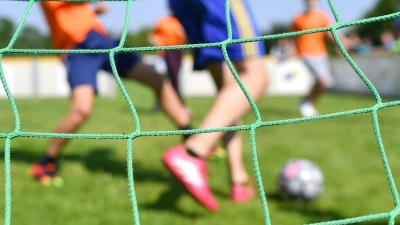 Siebenmal landete der Ball im Tor. (Foto: Uwe Anspach/dpa)
