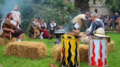 Während des Pfingstwochenendes verwandelt sich Rothenburg in eine mittelalterliche Stadt. Zur Tradition gehört neben dem Theaterstück unter anderem auch das Lagerleben vor den Toren. (Archivfoto: Clarissa Kleinschrot)