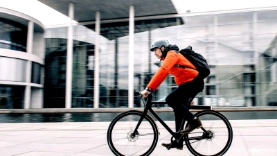 Mit der richtigen Pflege und Vorsicht können E-Bikes auch bei Kälte und Frost zuverlässig genutzt werden. (Foto: Zacharie Scheurer/dpa-tmn)