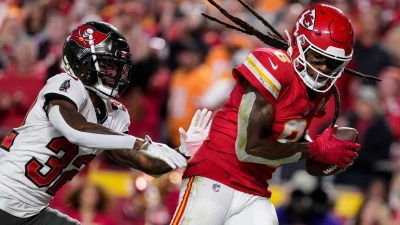 DeAndre Hopkins spielte seine erst zweite Partie für die Chiefs und verbuchte beeindruckende zwei Touchdowns.  (Foto: Ed Zurga/AP/dpa)