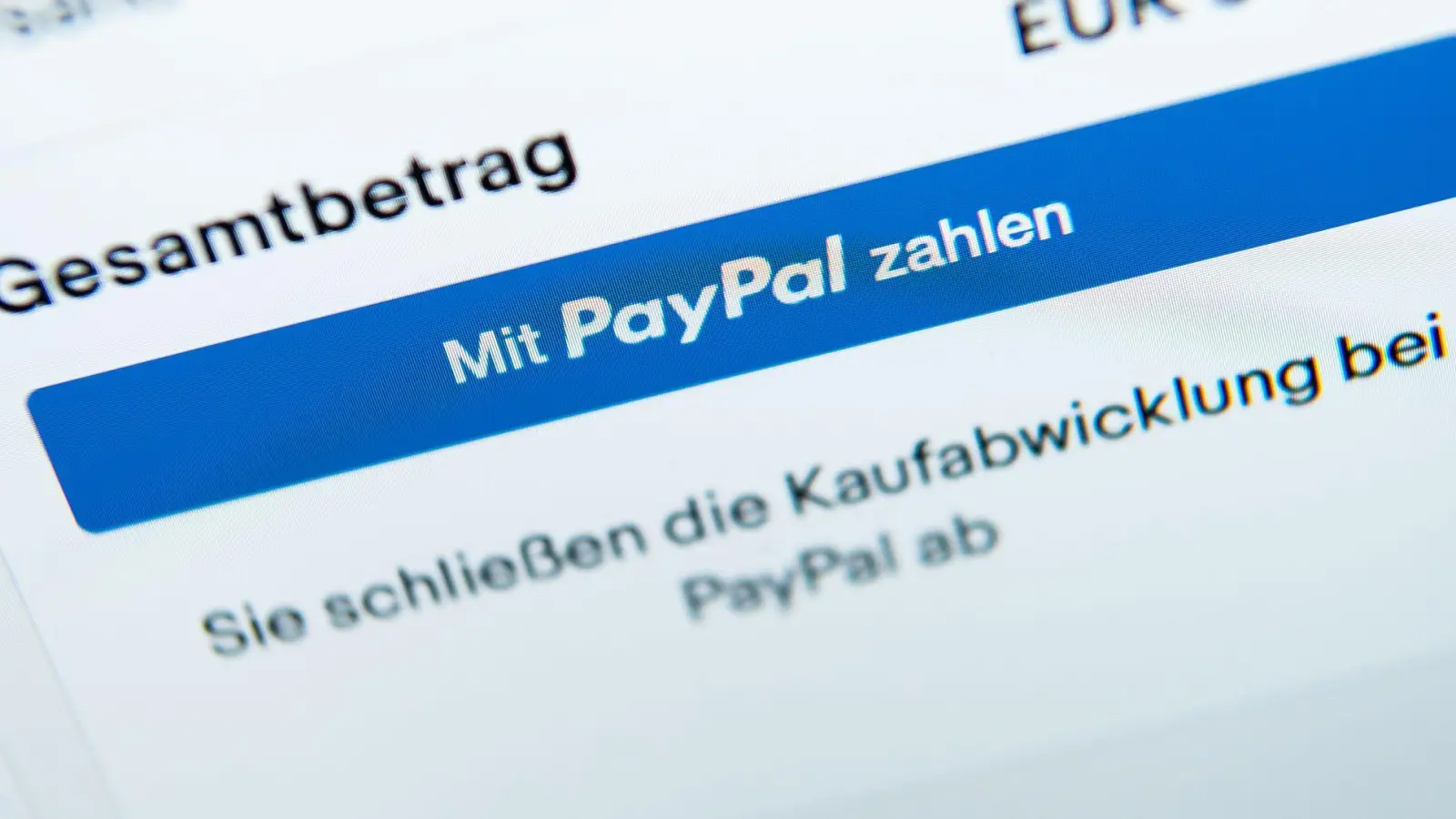 Ein Mann aus Petersaurach hat Ware über „PayPal Freunde” bezahlt und nie erhalten.  (Symbolbild: Silas Stein/dpa)