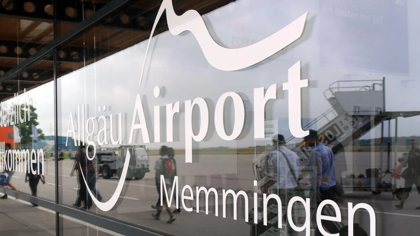 Am Flughafen Memmingen konnten mehrere Verstöße gegen die Schulpflicht festgestellt werden. (Symbolbild) (Foto: Andreas Gebert/dpa)