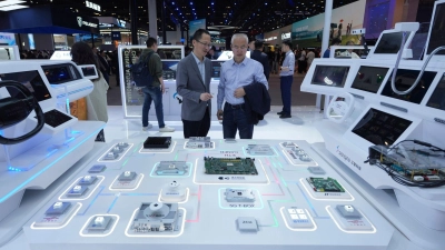 In Peking dreht die PS-Branche auf - und die Chinesen zeigen, dass sie technologisch um die Führung ringen. (Foto: Ng Han Guan/AP/dpa-tmn)