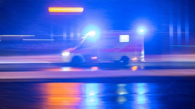 Beim Fahren ohne Fahrerlaubnis kam es in der Nacht zu einem Unfall. (Symbolbild) (Foto: Sebastian Gollnow/dpa)