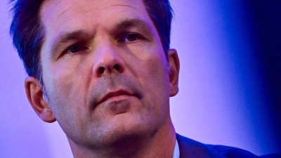 Der Berliner SPD-Spitzenkandidat Steffen Krach steht kurz vor der Wahl wegen Ermittlungen gegen ihn unter Druck.     (Foto: Sebastian Christoph Gollnow/dpa)