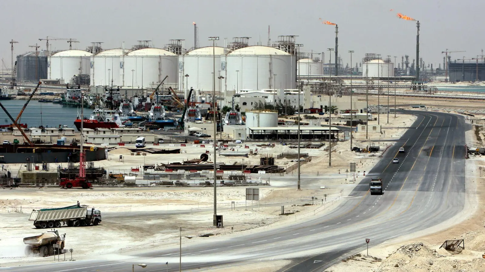 Ein Industriegebiet in Katar wird Ziel eines iranischen Angriffs. (Archivbild)  (Foto: Tim Brakemeier/dpa)