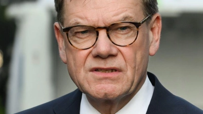 Außenminister Johann Wadephul (CDU) äußert sich zum Abschluss seines Besuchs in China auf eine Frage hin auch zu den Verhandlungen über eine Friedenslösung in der Ukraine. (Foto: Soeren Stache/dpa)