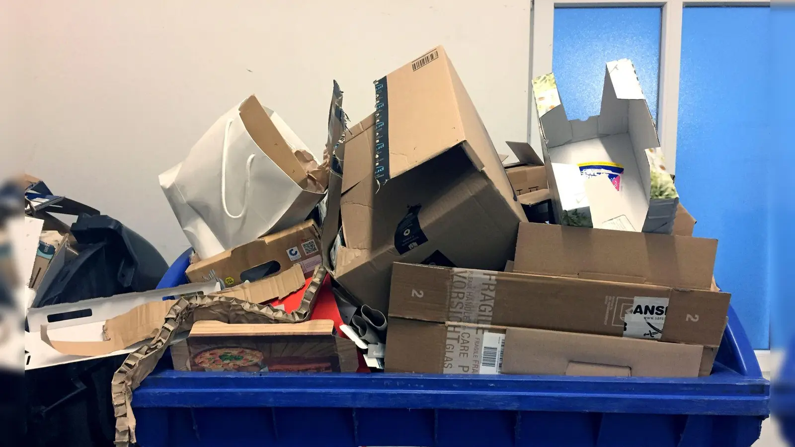 Die Grünen wollen eine kommunale Verpackungssteuer mit einem eigenen Gesetzentwurf ermöglichen. (Symbolbild) (Foto: Alexandra Schuler/dpa)