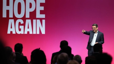Andy Burnham kündigte tiefgreifende Reformen an.  (Foto: Jon Super/AP/dpa)