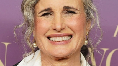 Hollywood-Schauspielerin Andie MacDowell genießt nach eigenen Angaben eine gewisse Rollenumkehr mit ihren nun erwachsenen Kindern. (Archivbild) (Foto: Jordan Strauss/Invision/AP/dpa)