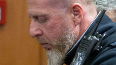 Sieben Männern wirft die Staatsanwaltschaft Mord vor. (Foto: Boris Roessler/dpa)