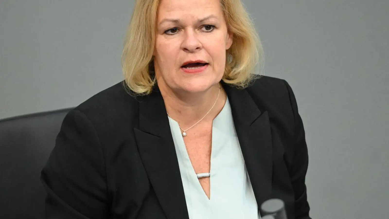 Dass im Bundesrat Teile des sogenannten Sicherheitspakets blockiert worden sind, ärgert Bundesinnenministerin Nancy Faeser (SPD). Auch Bundeskanzler Olaf Scholz (SPD) hat sich dazu kritisch geäußert. (Archivbild) (Foto: Philip Dulian/dpa)