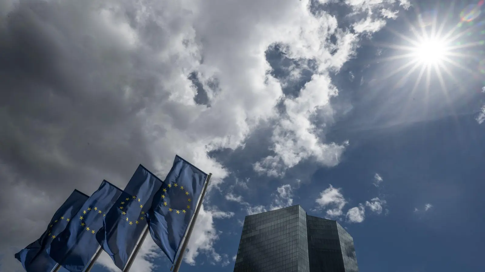 Die Inflation in der Eurozone steigt: Die Finanzmärkte erwarten fest eine Zinserhöhung der EZB. (Archivbild) (Foto: Boris Roessler/dpa)