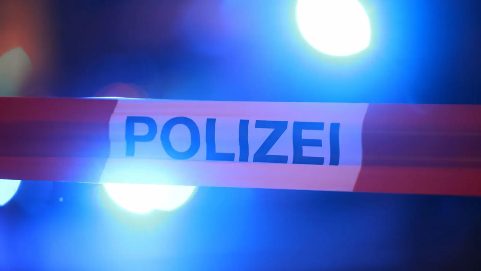 Die Polizei sucht bei der Aufklärung eines Tötungsdeliktes in Nürnberg dringend nach Zeugen (Symbolbild).  (Foto: David Young/dpa)