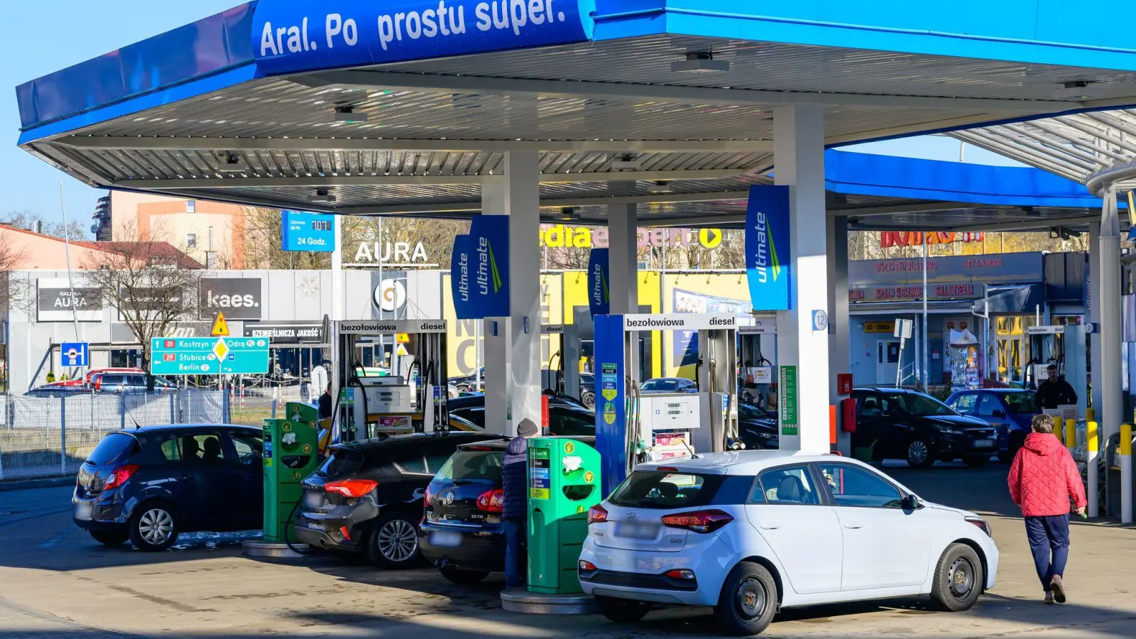 Tanken in Polen ist nach wie vor billiger als in Deutschland - doch der Preisanstieg seit Kriegsbeginn ist inzwischen weitgehend identisch. (Archivbild) (Foto: Patrick Pleul/dpa)