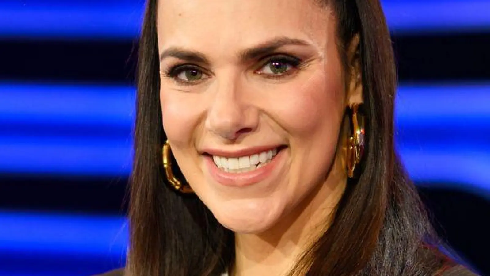 Die Moderatorin Esther Sedlaczek wünscht sich, dass es in Deutschland bald wieder Olympische Spiele geben wird. (Foto: Daniel Reinhardt/dpa)