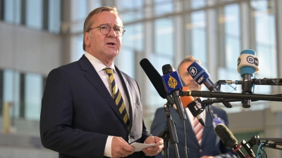 Die Marine verlegt derzeit zwei Schiffe in Richtung der Straße von Hormus - das gab Verteidigungsminister Pistorius bei einem Treffen mit seinen Nato-Kollegen in Brüssel bekannt.  (Foto: Malin Wunderlich/dpa)