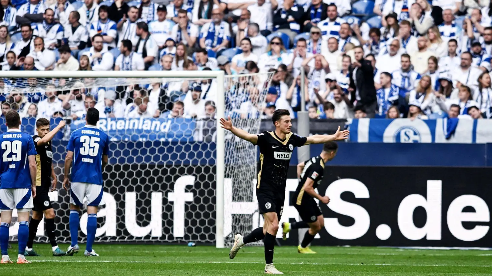 Elversberg trat auf Schalke unerschrocken auf. (Foto: Bernd Thissen/dpa)
