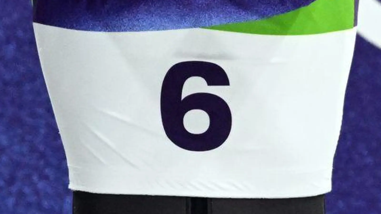 Jacqueline Pfeifer bereitet sich auf den Start mit ihrem Skeleton bei den Olympischen Winterspielen Mailand Cortina 2026 vor. (Foto: Robert Michael/dpa)