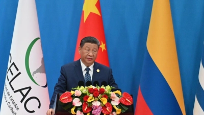 Xi Jinping, Präsident von China, spricht auf dem vierten China-CELAC-Ministerforum. Zahlreiche Vertreter der Gemeinschaft lateinamerikanischer und karibischer Staaten (CELAC) kamen nach Peking. China will sich international als stabiler Handelspartner präsentieren, parallel geht der Handelsstreit mit den USA weiter. (zu dpa: «Neue Wege im Zollstreit? Warum China um Lateinamerika buhlt») (Foto: Johannes Neudecker)