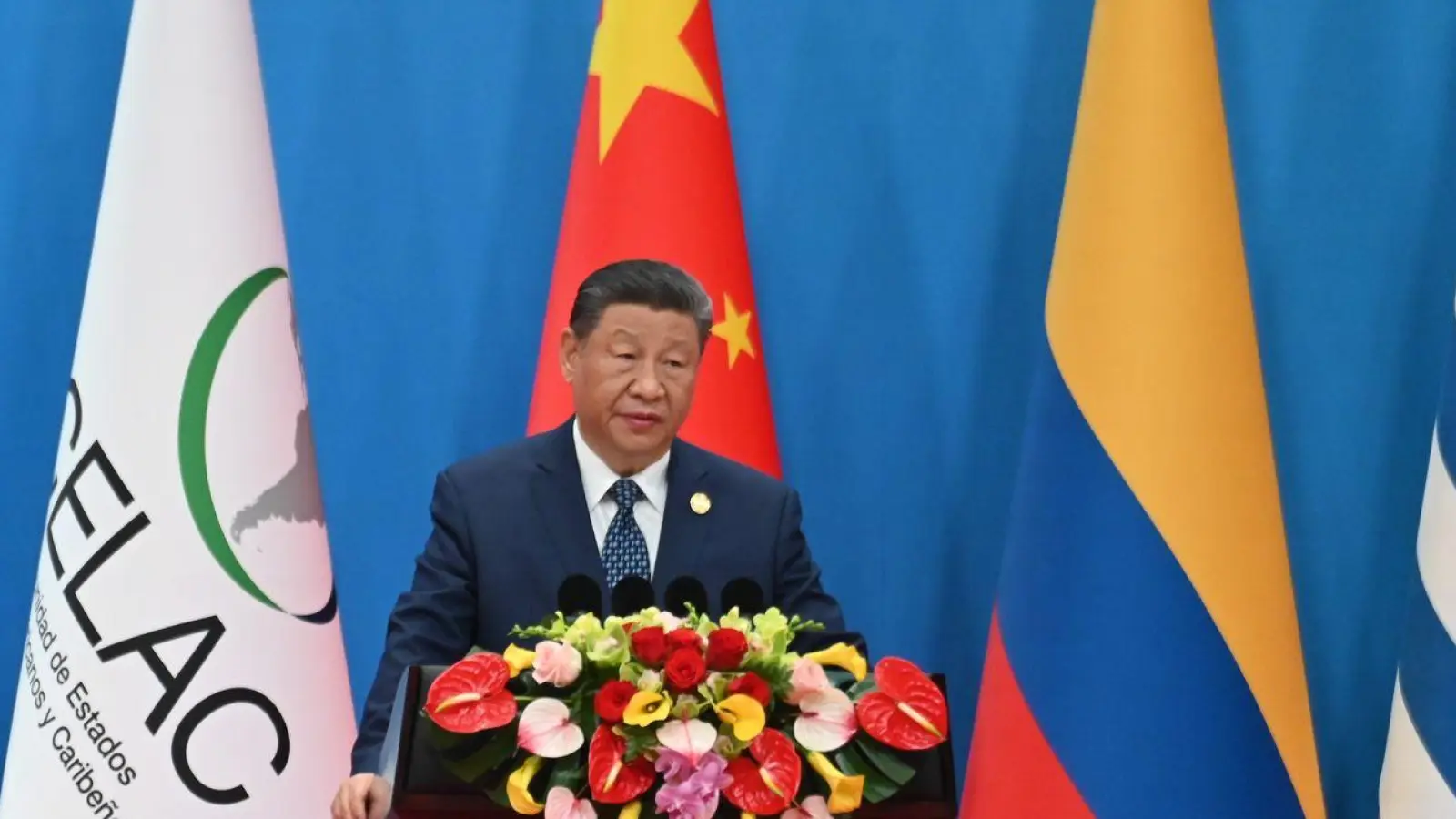 Xi Jinping, Präsident von China, spricht auf dem vierten China-CELAC-Ministerforum. Zahlreiche Vertreter der Gemeinschaft lateinamerikanischer und karibischer Staaten (CELAC) kamen nach Peking. China will sich international als stabiler Handelspartner präsentieren, parallel geht der Handelsstreit mit den USA weiter. (zu dpa: «Neue Wege im Zollstreit? Warum China um Lateinamerika buhlt») (Foto: Johannes Neudecker)
